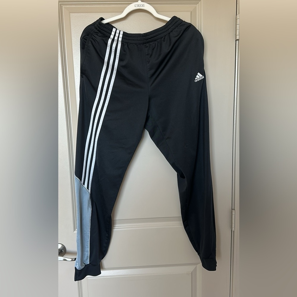 Size M men
Black jogger sweats with grey accent